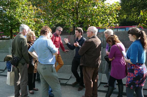 Matt Loader explaining the geology of London to a group of intrepid geowalkers.