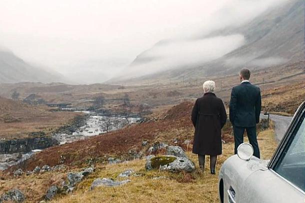 Daniel Craig and Judi Dench as James Bond and M shooting at Glen Coe for Skyfall