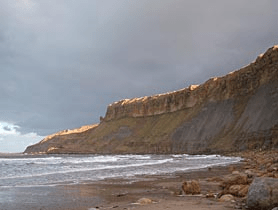 The south end of Cayton Bay, with the Red Cliff fault.