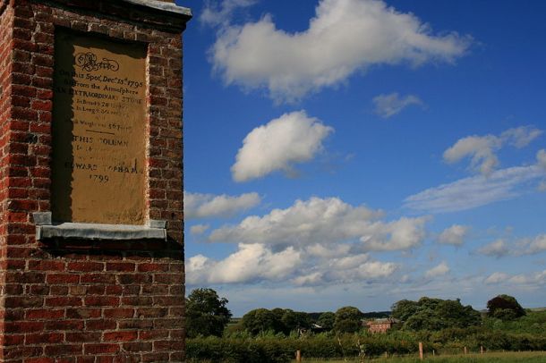 Wold Cottage meteorite landmark, Wold Newton, East Riding of Yorkshire. It was built by Edward Topham in 1799 to mark the spot where ther Wold Cottage meteorite fell in December 1795. Image Credit - jo-h, Wikimedia Commons.