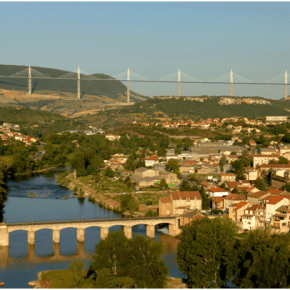 On the edge of a Massive&nbsp;Massif