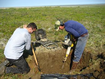 1280px-Digging_in_permafrost